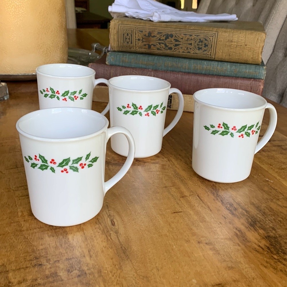 Corning USA Christmas Coffee Mugs Set of 4